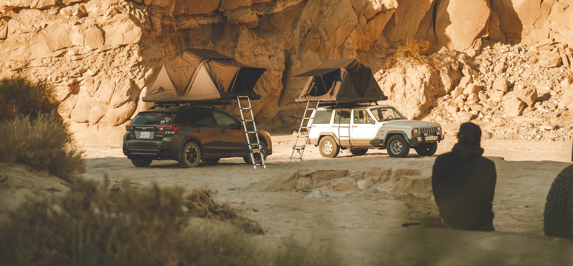 Rooftop tents on cars in a Canyon.